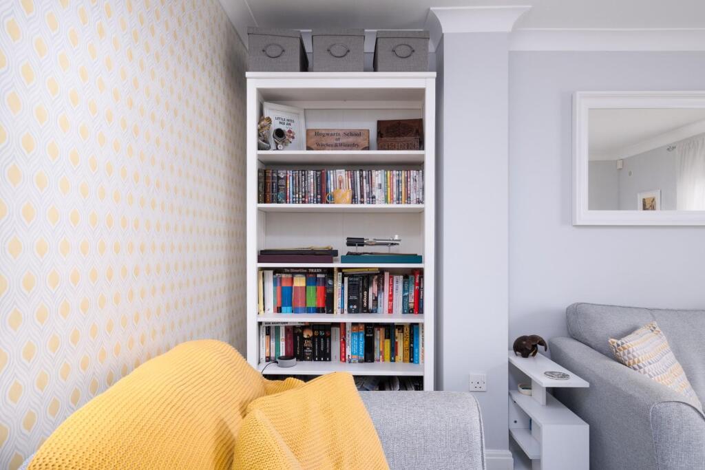 6 TRUBSHAW CLOSE--7.jpg