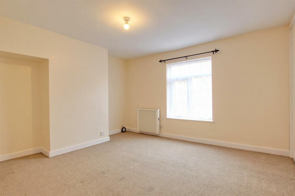 BEDROOM 1 (FRONT)