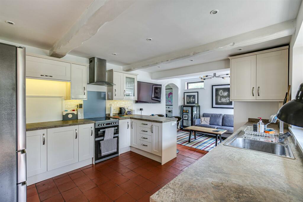 13 Kitchen breakfast.jpg