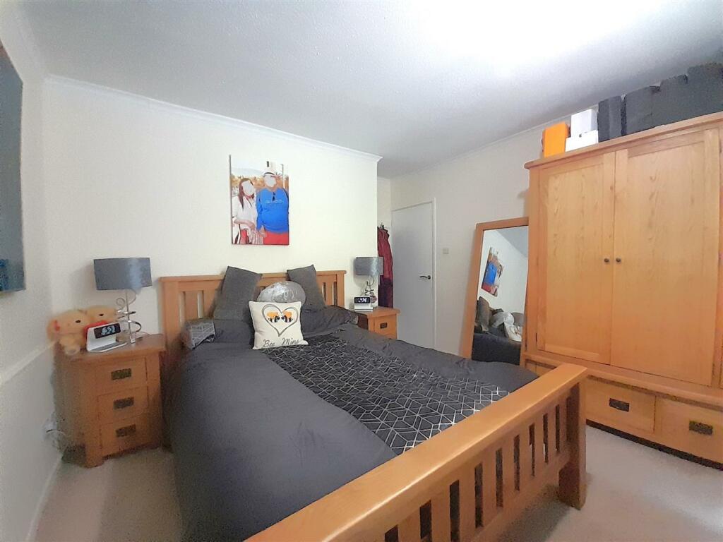 Bedroom 1 (1).jpg