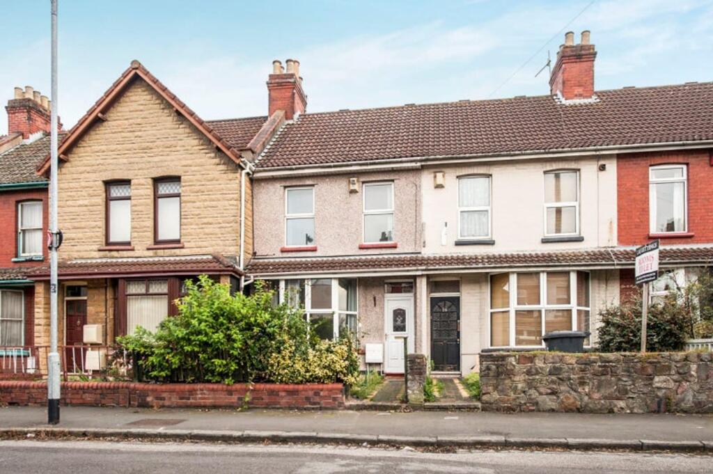 A well-maintained exterior view of a terraced h...