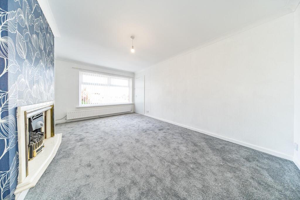 12 Tern Way lounge 2.jpg