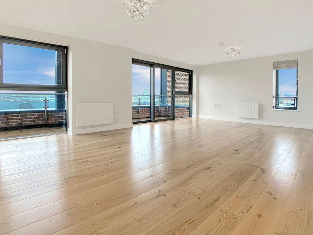 Unfurnished Living Room