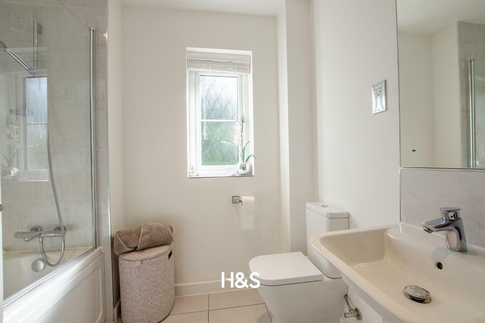 7 Noble Way - Bathroom.jpg