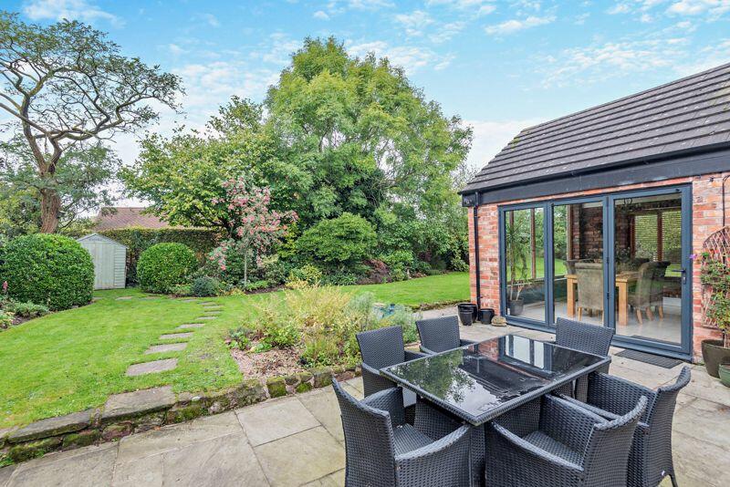 Sitting/Entertainment Area