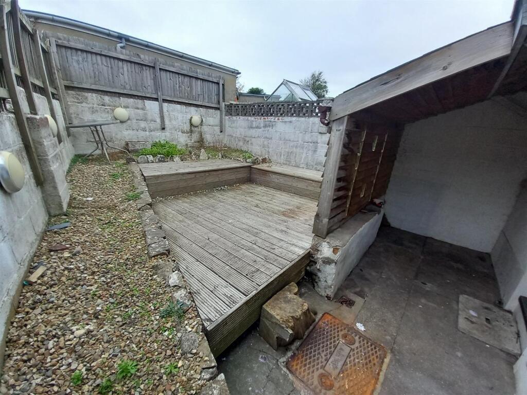 12 Waterloo Tce gdn 1.jpg