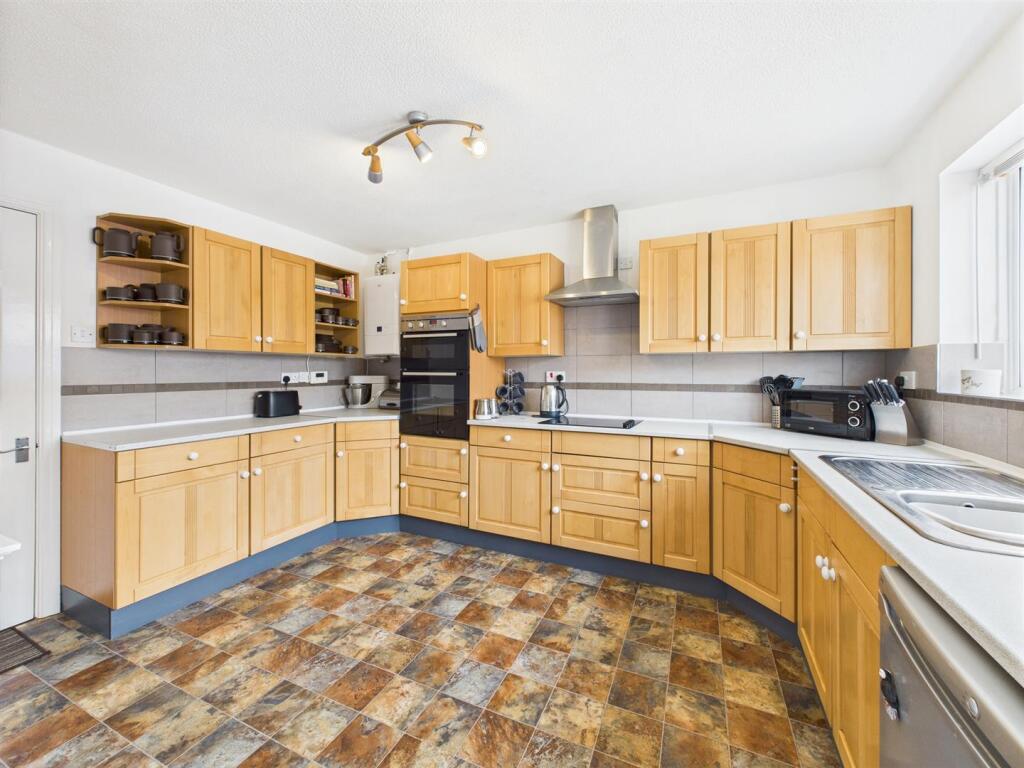 Kitchen: