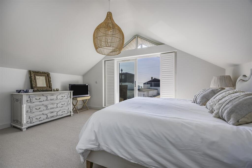 45 East Bracklesham Drive, Bracklesham Bay-Portico
