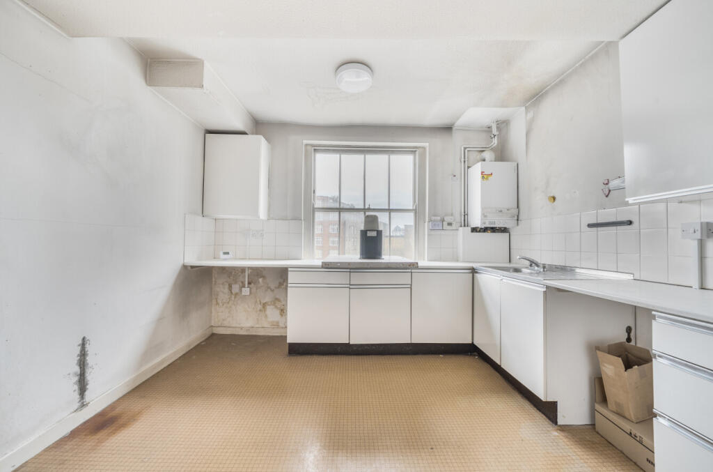 1300318-3-682f00e...