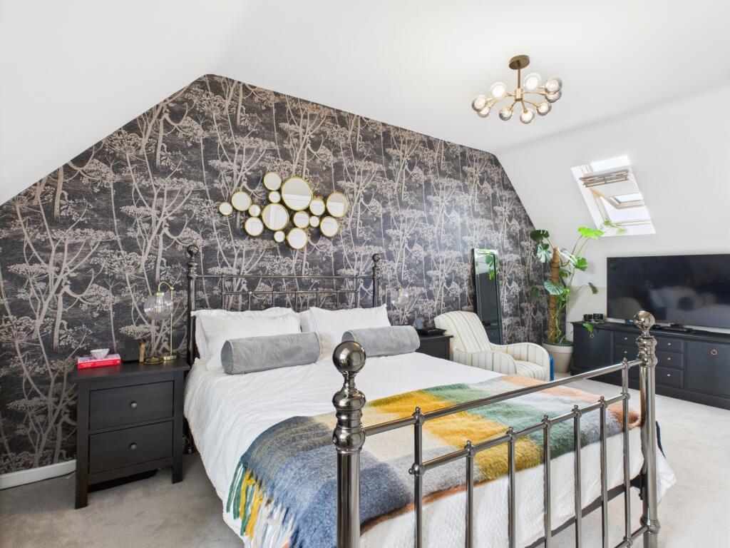 CAM03729G0-PR0097-STILL036