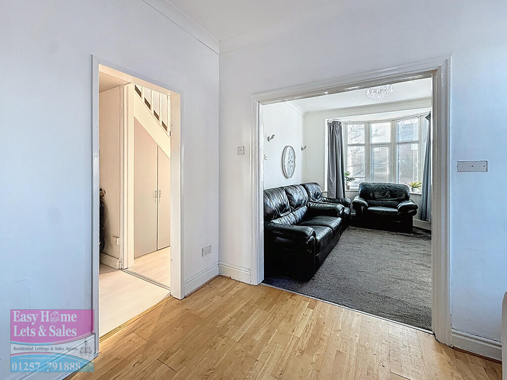 Living Room/Hallw...