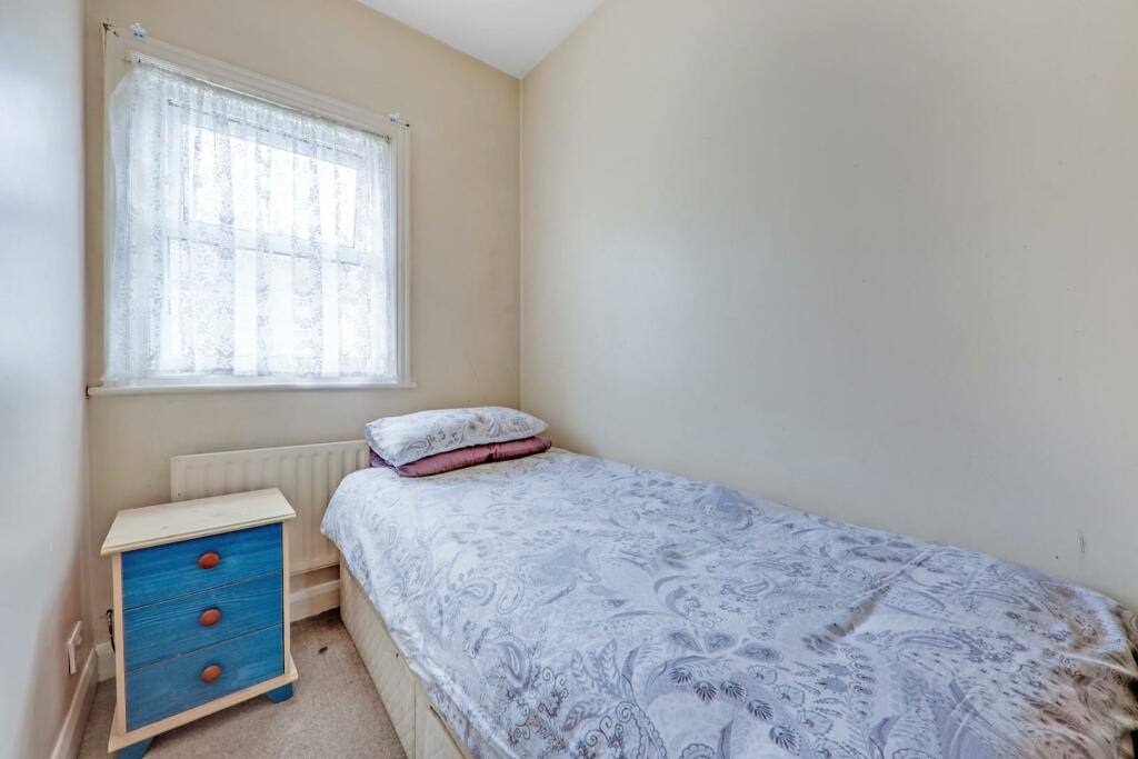 13-5258JHPropWpen - 39 Green Lane - 37-medium.jpg