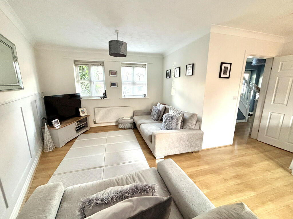 Lounge/Dining Roo...