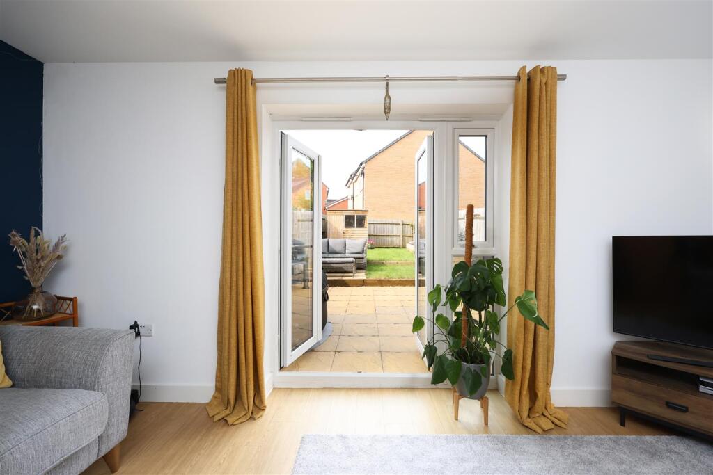 33 Acorn Drive 2.JPG