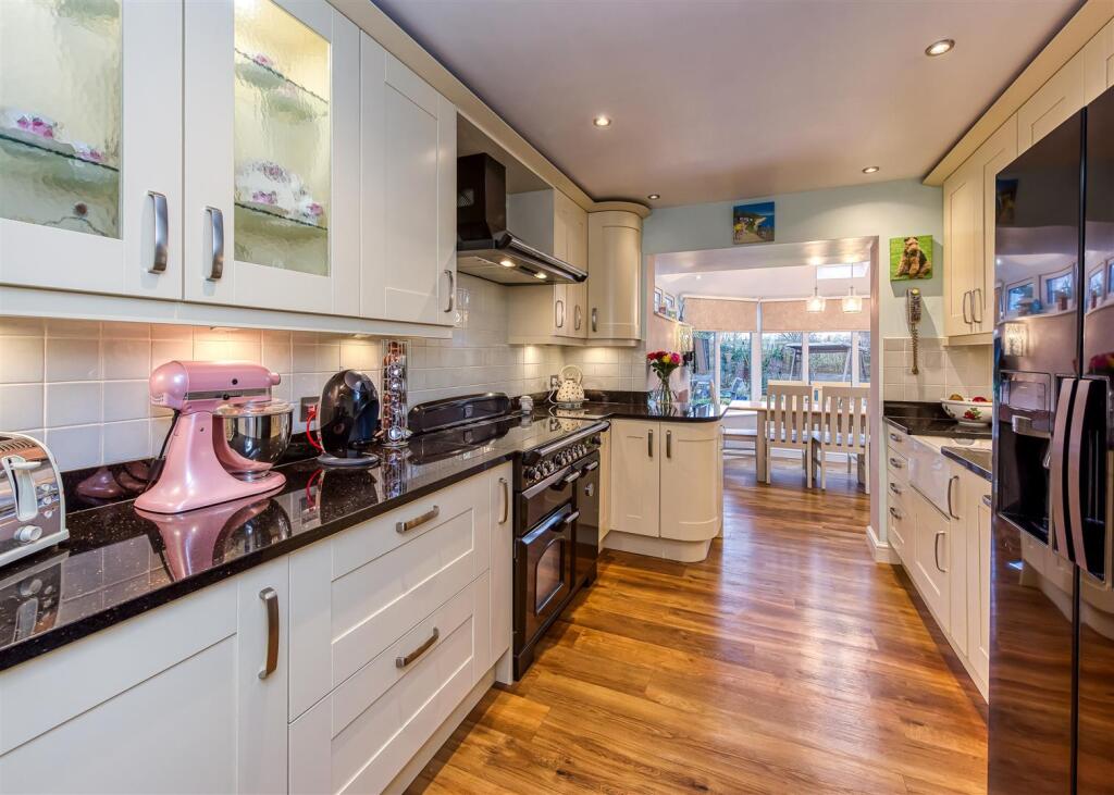 Wombrook House-Kitchen (2).jpg