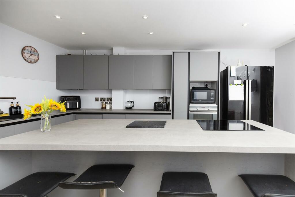 Bramleys Estate Agents - Plover Road - Lindley (4)