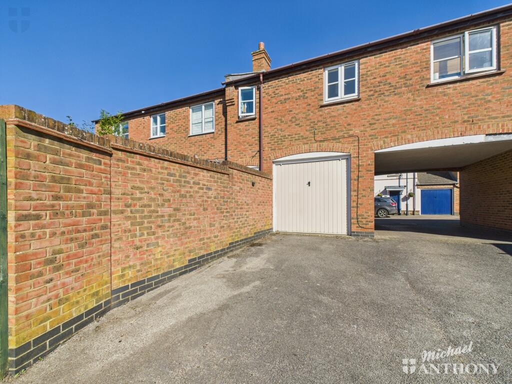 CAM03218G0-PR0599-STILL015