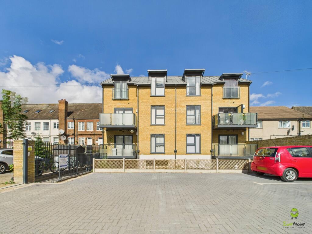 CAM03779G0-PR0291-STILL013