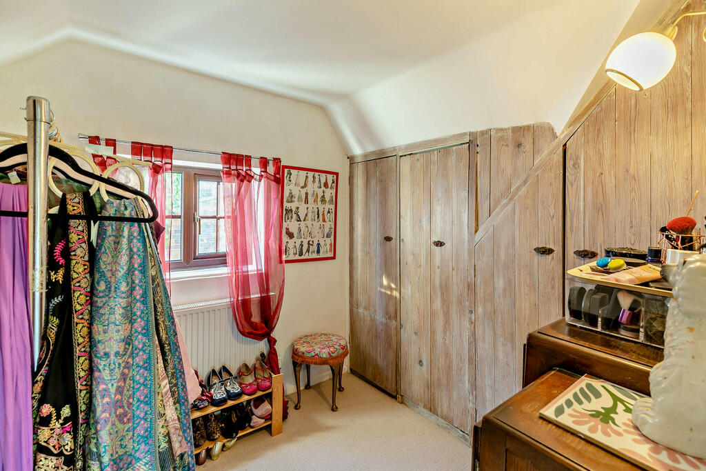 8618200-interior1...