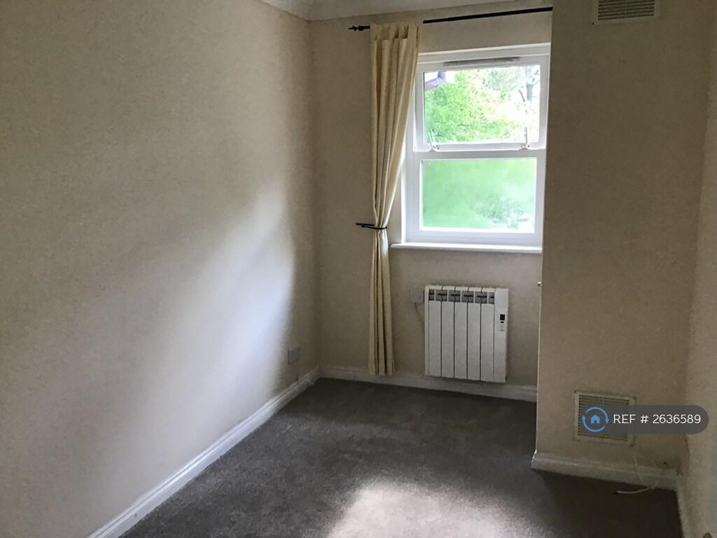 2nd Bedroom - 3.38m(11"1") x 2.13m