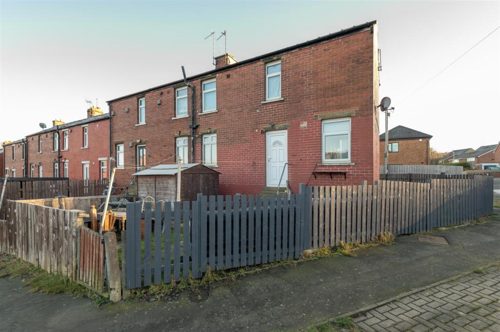 05 - 72 Whitwell Green Lane HX5 9EG.jpg
