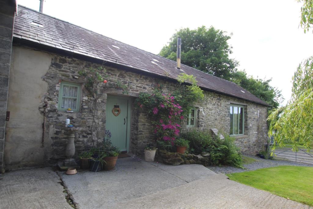 BRAMBLING BROOK COTTAGE:-