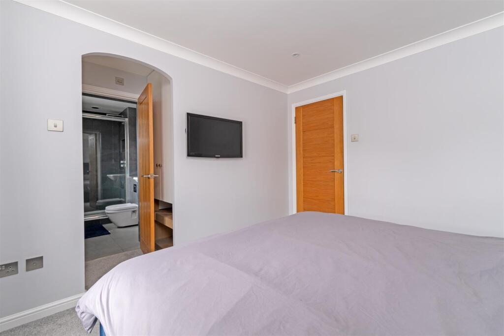 Doulton Close-15.jpg