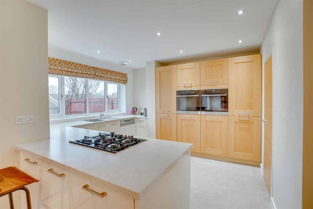 16 Trinity Dr-16 Trinity Dr, Newmarket--17.jpg