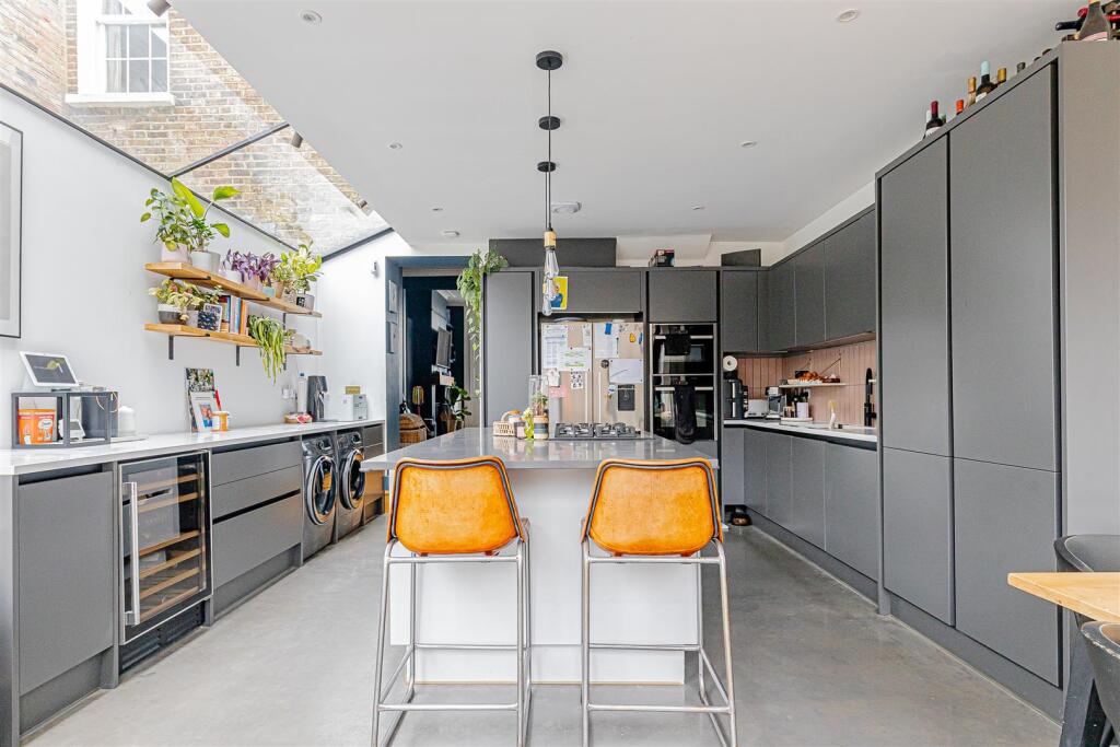 Tottenham Rd (8).jpg