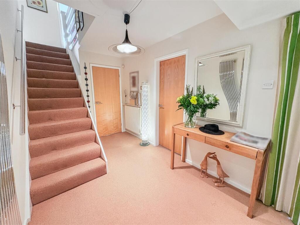 FRONT ENTRANCE HALLWAY