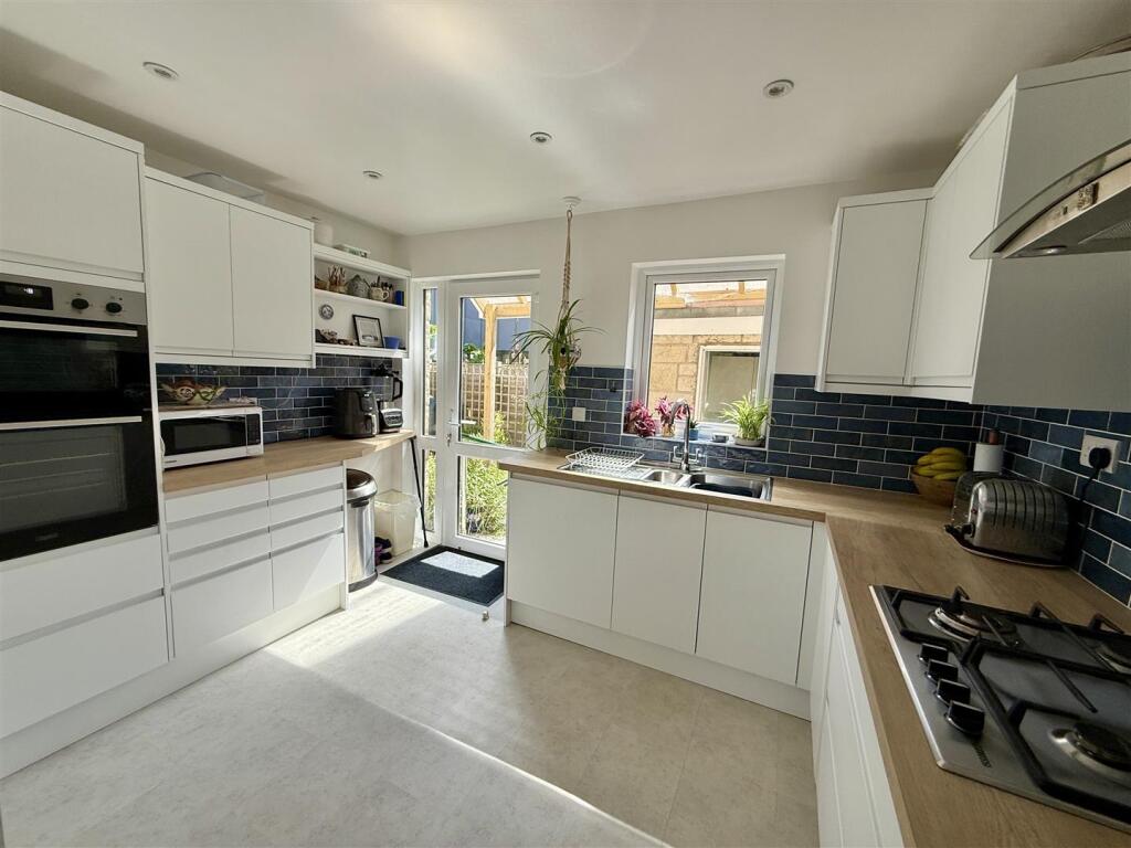 Kitchen: