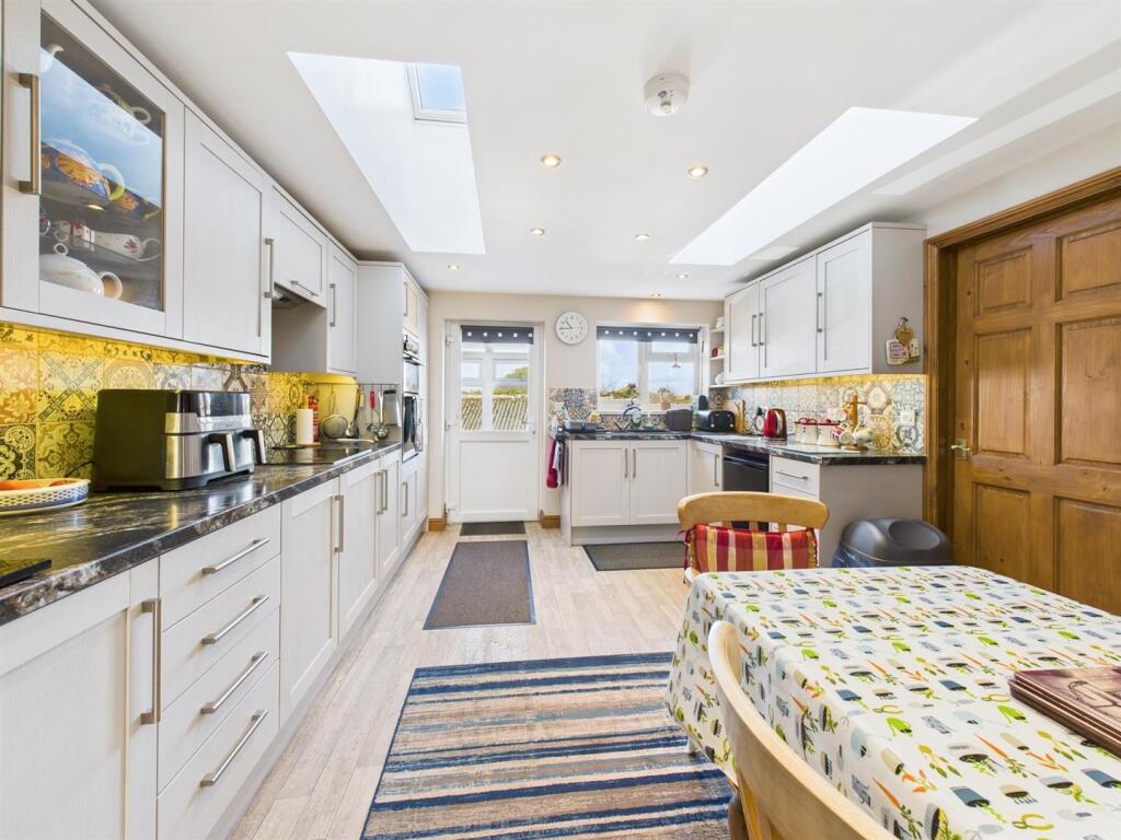 Kitchen diner to porch.jpg