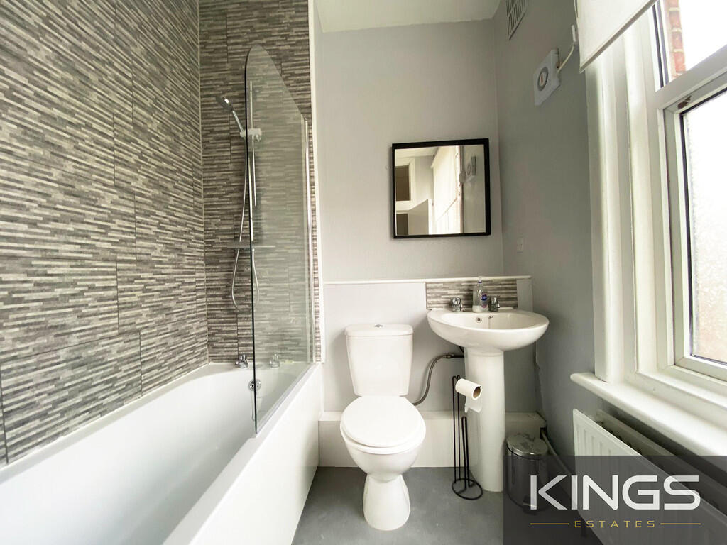 Flat 3, 10 Belmon...