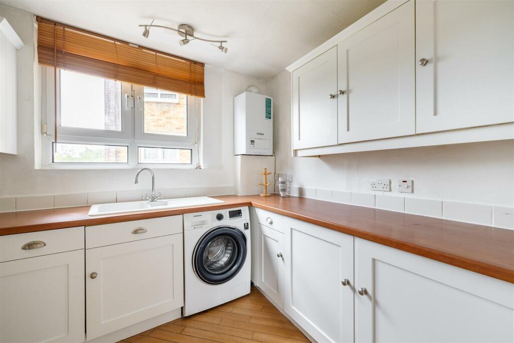 Brading Crescent E11