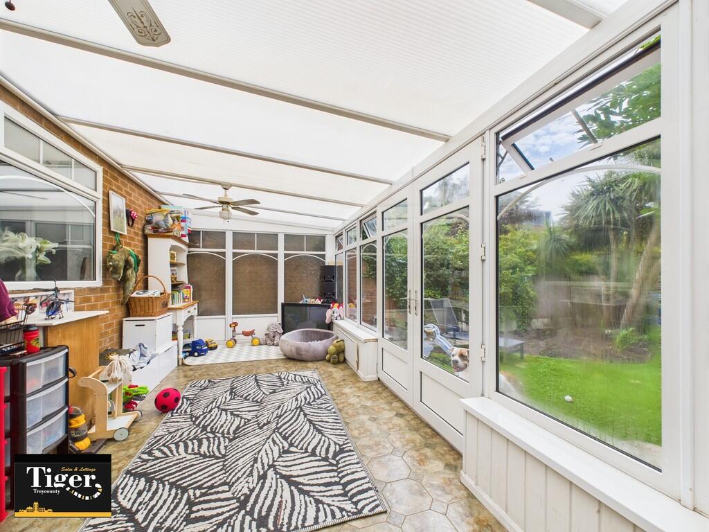 CAM02176G0-PR0641...