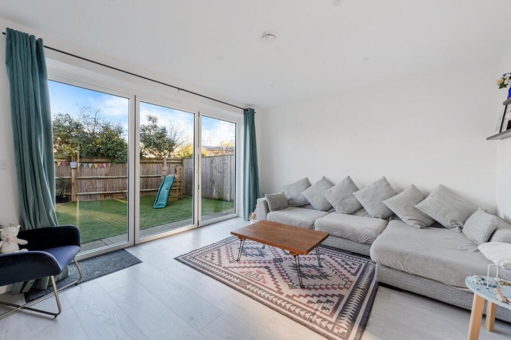 ST GILES CLOSE (25).jpg