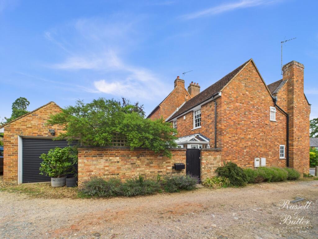 CAM02127G0-PR0321-STILL036