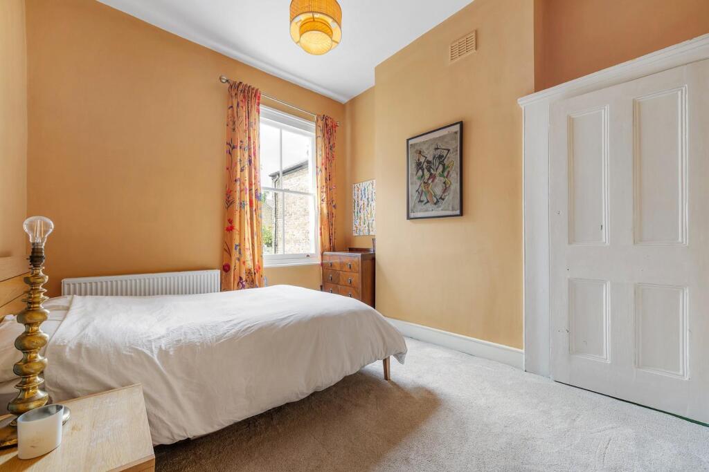 Bedroom (1).JPG