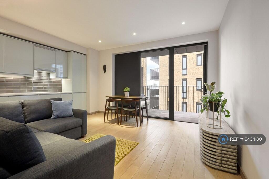 Living Room / Kitchen