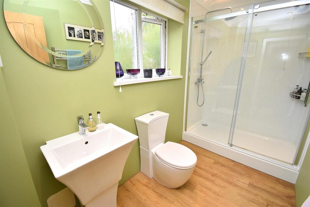 GROUND FLOOR SHOWER ROOM.JPG