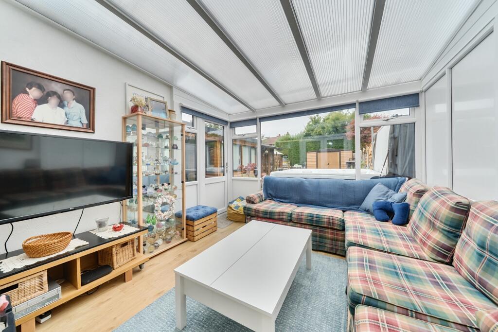 13 Dixon Close EweMove Sale 