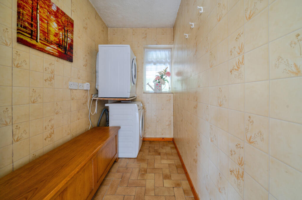 1327408-7-687a2a5...