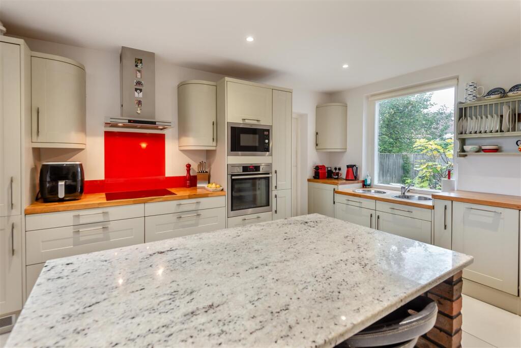 Kitchen Breakfast Room 2.jpg