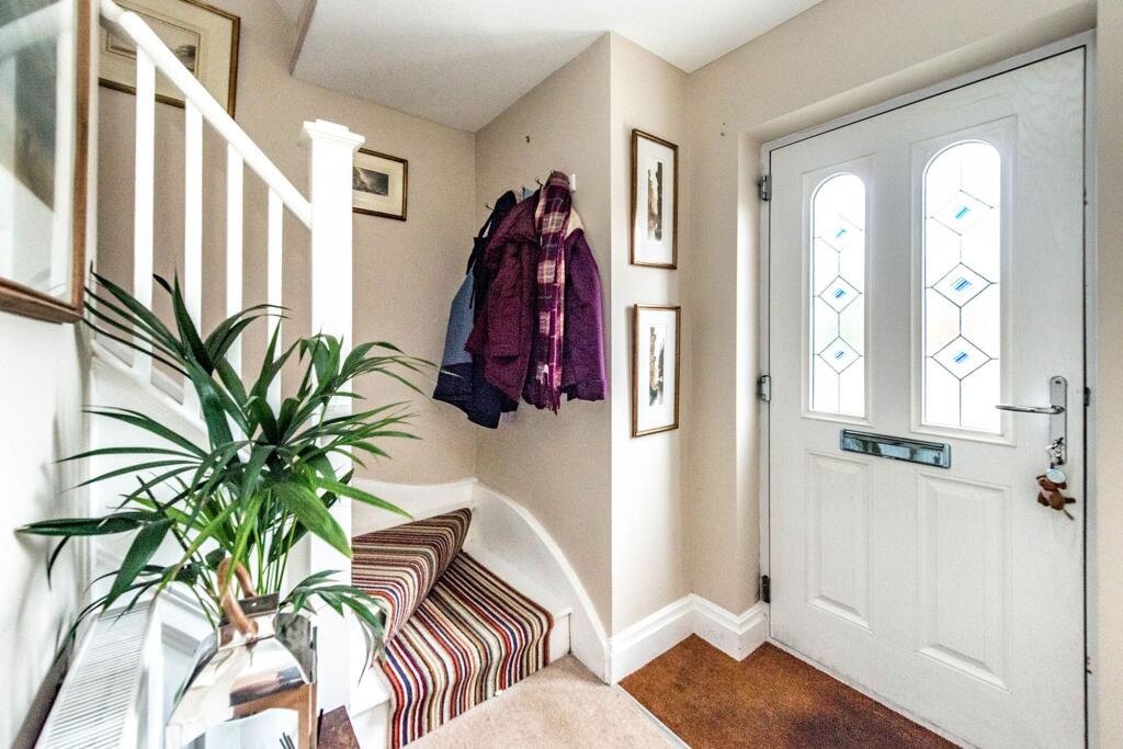 WC AND ENTRANCE HALL