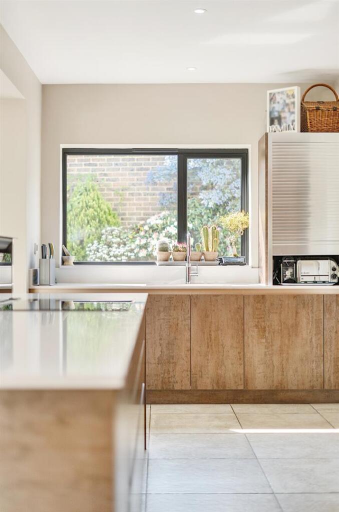 12-6823118f9ad68-1290276-ARW-12 .jpg