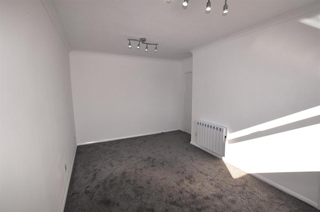 Lounge 2.JPG