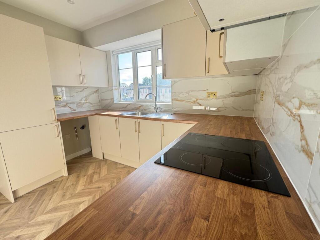 Kitchen 2.jpeg