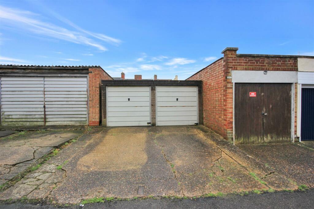 Double Garage.JPG