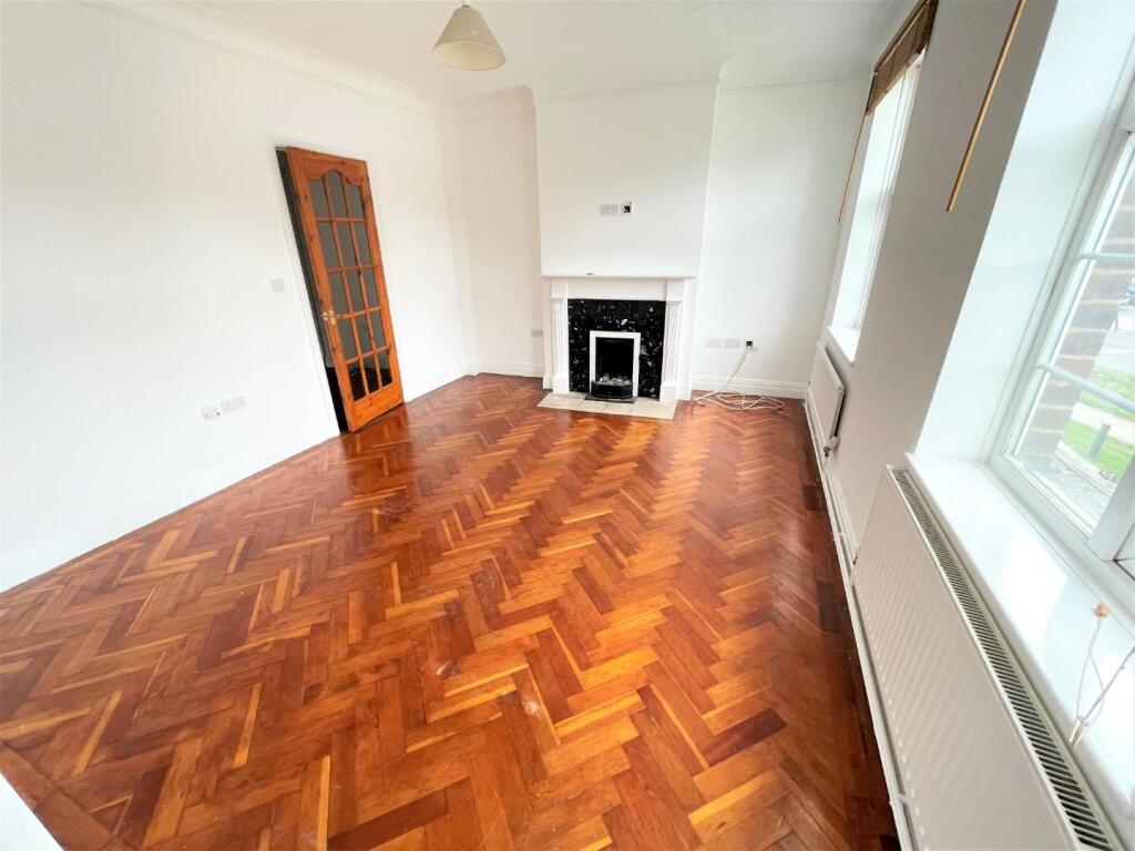 LIVING ROOM.jpg