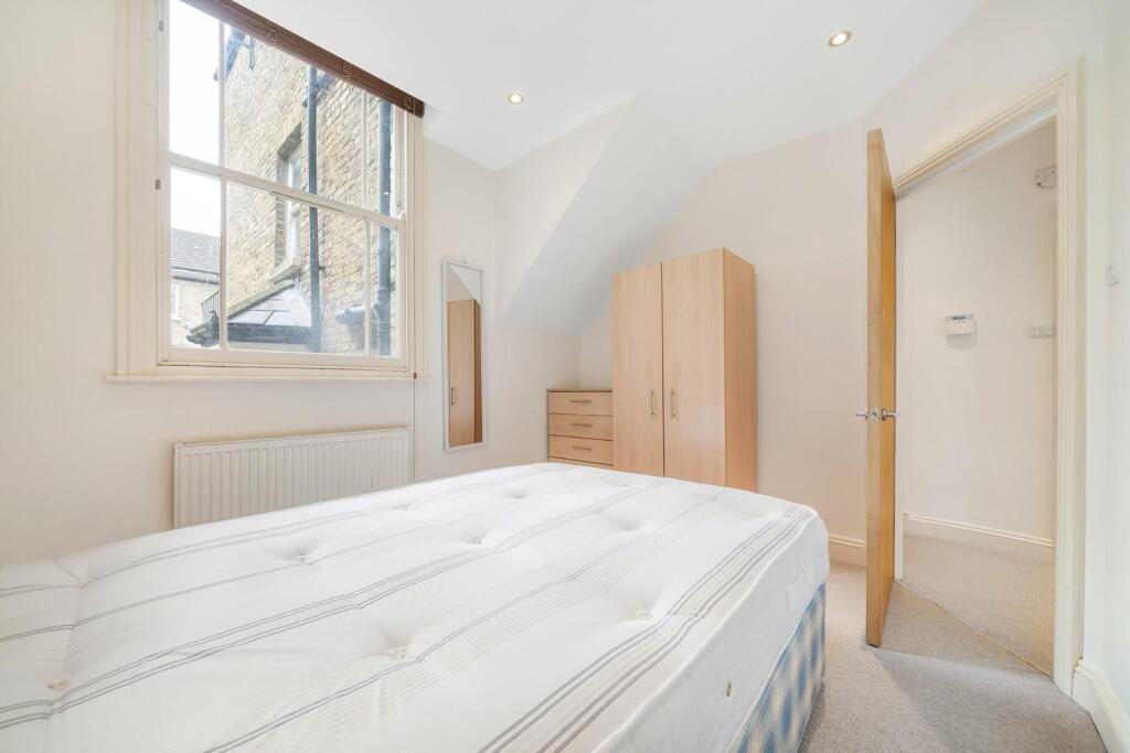 Bedroom 2 (2).jpg